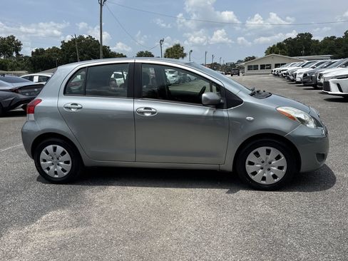 Used 2009 Toyota Yaris 4-Door Hatchback FWD image 6
