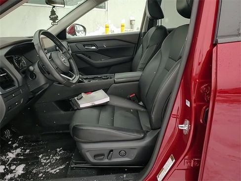 Used 2022 Nissan Rogue SV w/ SV Premium Package image 11