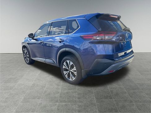 Used 2021 Nissan Rogue SV image 3