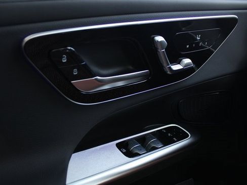 New 2025 Mercedes-Benz GLC 350e 4MATIC image 25