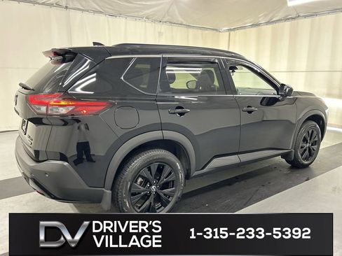 Used 2023 Nissan Rogue SV w/ SV Premium B Package image 2