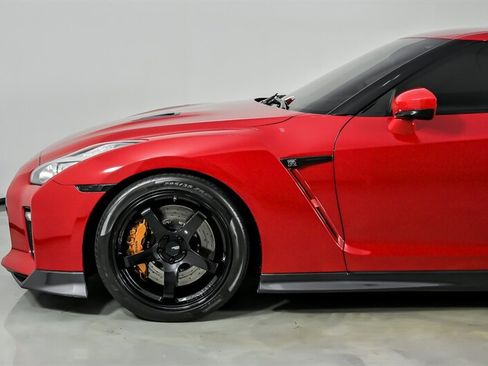 Used 2018 Nissan GT-R Premium AWD/4WD image 7