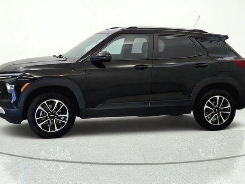 Used 2025 Chevrolet TrailBlazer LT AWD/4WD image 3
