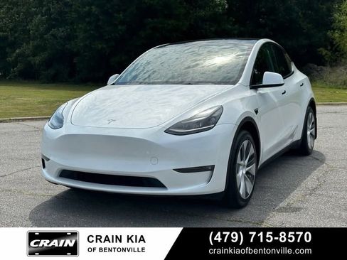 Used 2023 Tesla Model Y Long Range AWD/4WD image 1
