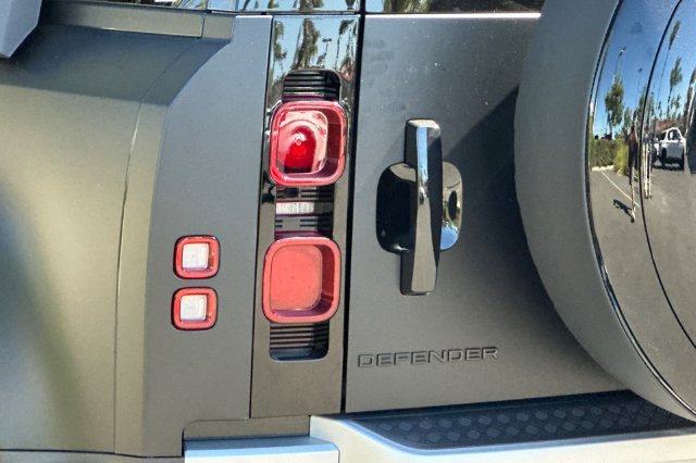Certified 2025 Land Rover Defender 110 S AWD/4WD image 26