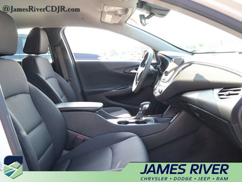 Used 2024 Chevrolet Malibu LT FWD image 9