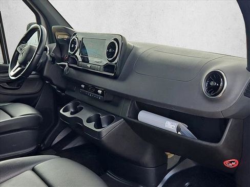 Used 2022 Mercedes-Benz Sprinter 2500 image 18