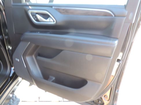 Used 2021 Chevrolet Tahoe Z71 w/ Rear Media and Nav Package image 18