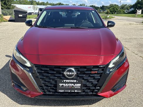 Used 2023 Nissan Altima 2.5 SR FWD image 11