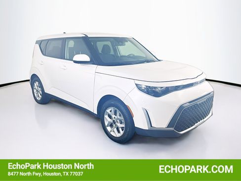 Used 2025 Kia Soul LX w/ LX Technology Package FWD image 1