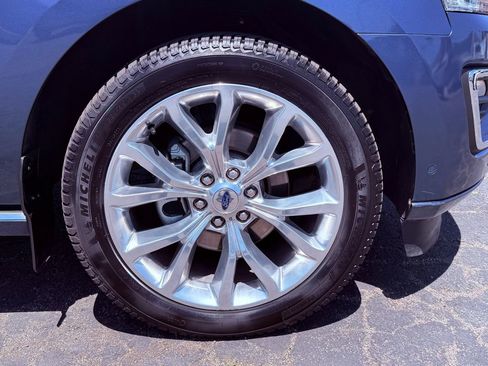 Used 2019 Ford Expedition Platinum AWD/4WD image 11