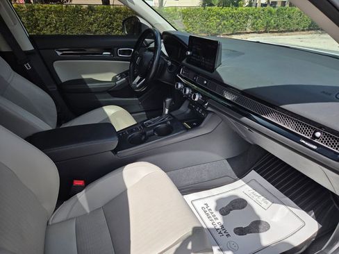 Used 2022 Honda Civic Touring image 9