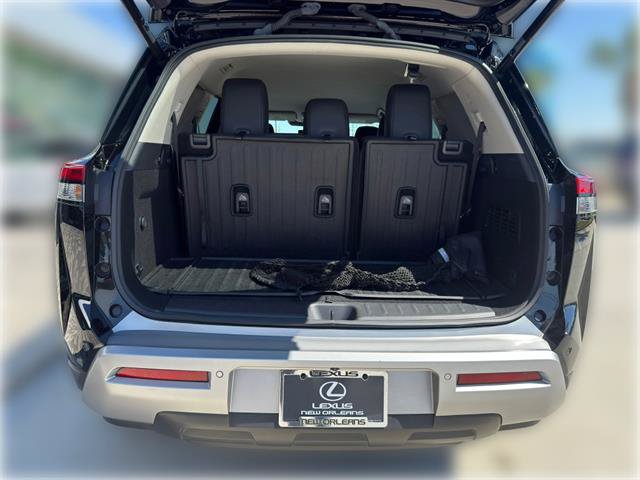 Used 2024 Nissan Pathfinder SL w/ Black Appearance Package FWD image 8