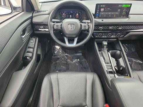 Used 2023 Honda Accord Touring image 11