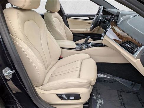 Used 2017 BMW 530i xDrive image 25