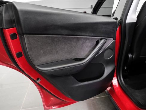 Used 2020 Tesla Model Y Long Range image 40