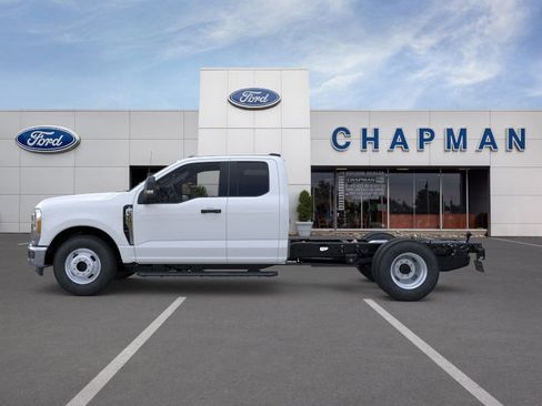 New 2025 Ford F350 XL w/ XL Chrome Package image 3