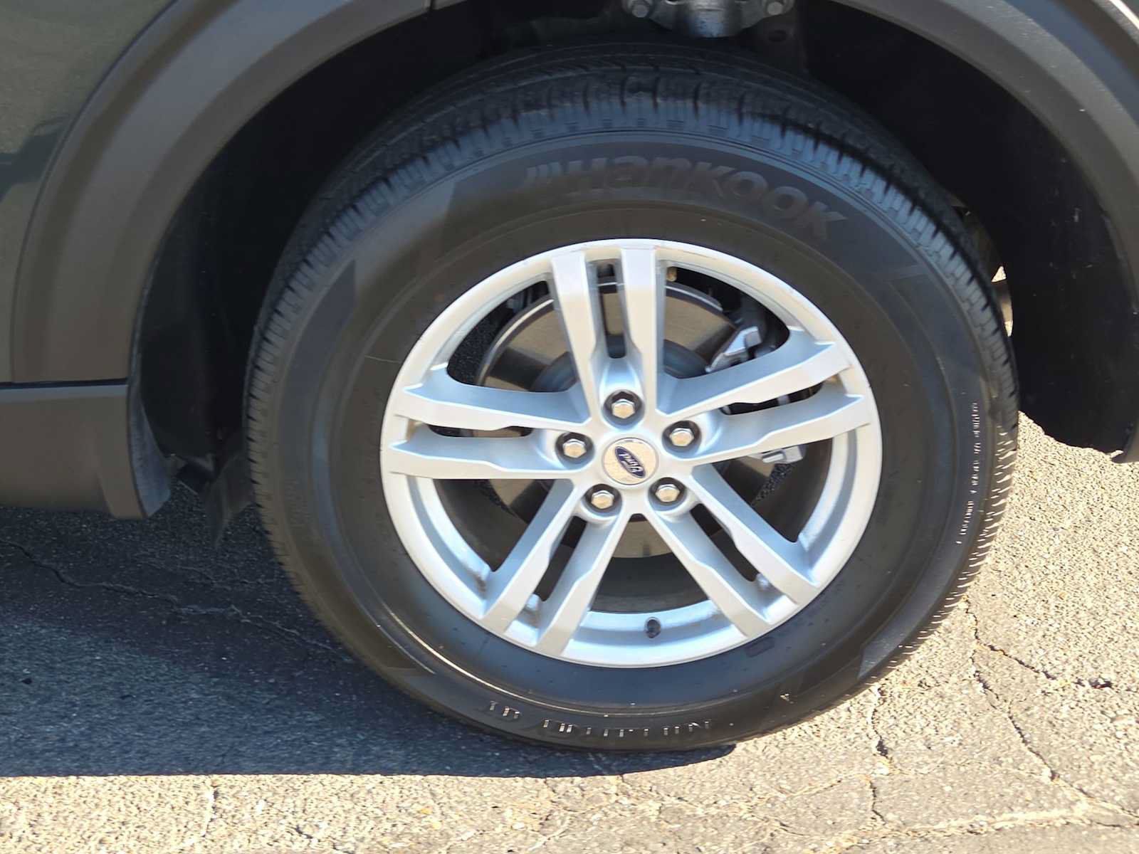 Used 2023 Ford Explorer XLT AWD/4WD image 16
