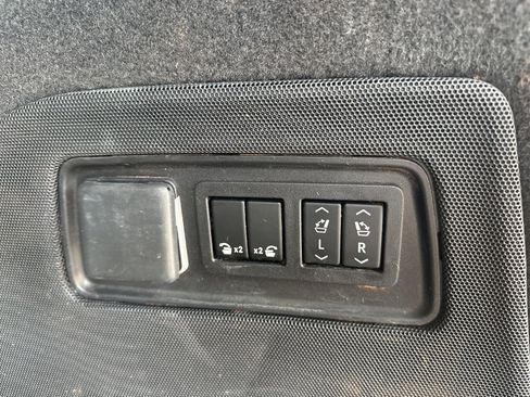 Used 2021 Cadillac Escalade Sport w/ Driver Assist Tech Package image 44