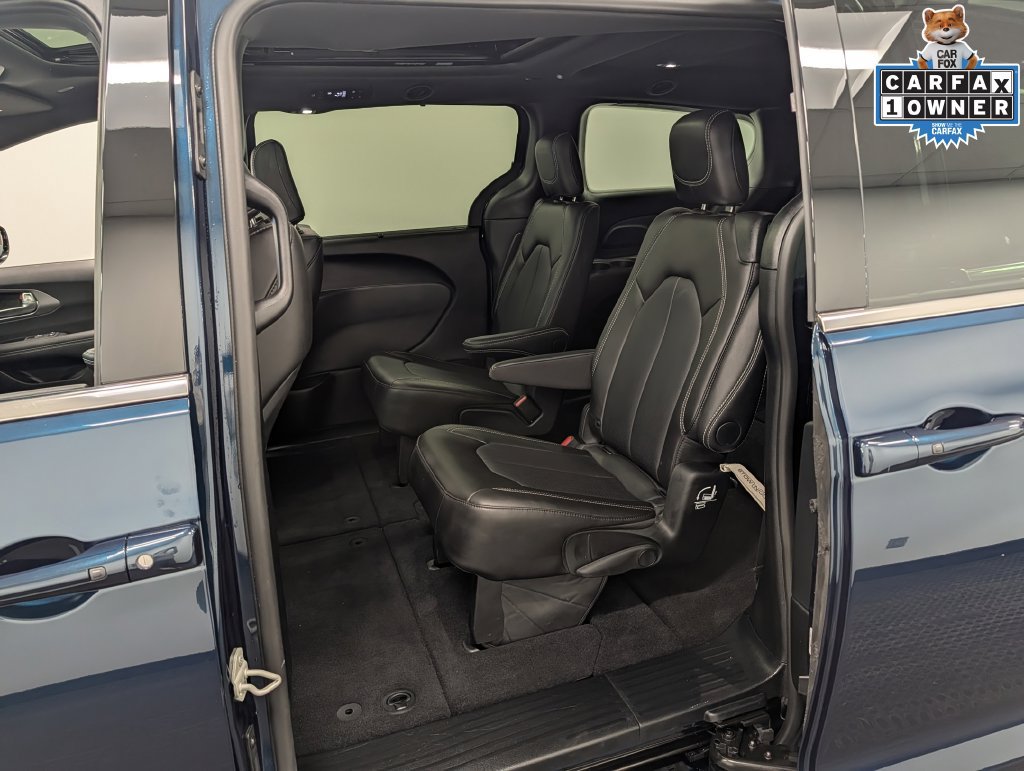 Used 2025 Chrysler Pacifica Select FWD image 23