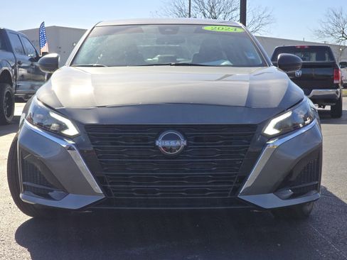 Used 2024 Nissan Altima 2.5 SV image 11
