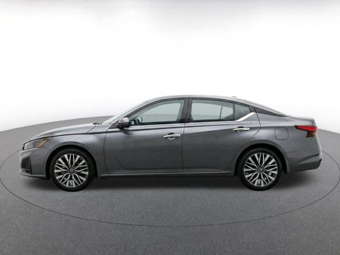 Used 2025 Nissan Altima 2.5 SV FWD image 4
