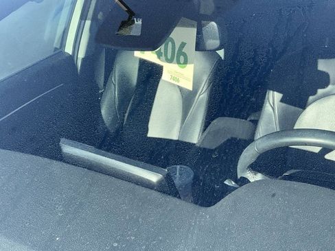 Used 2022 Toyota Camry XLE image 22