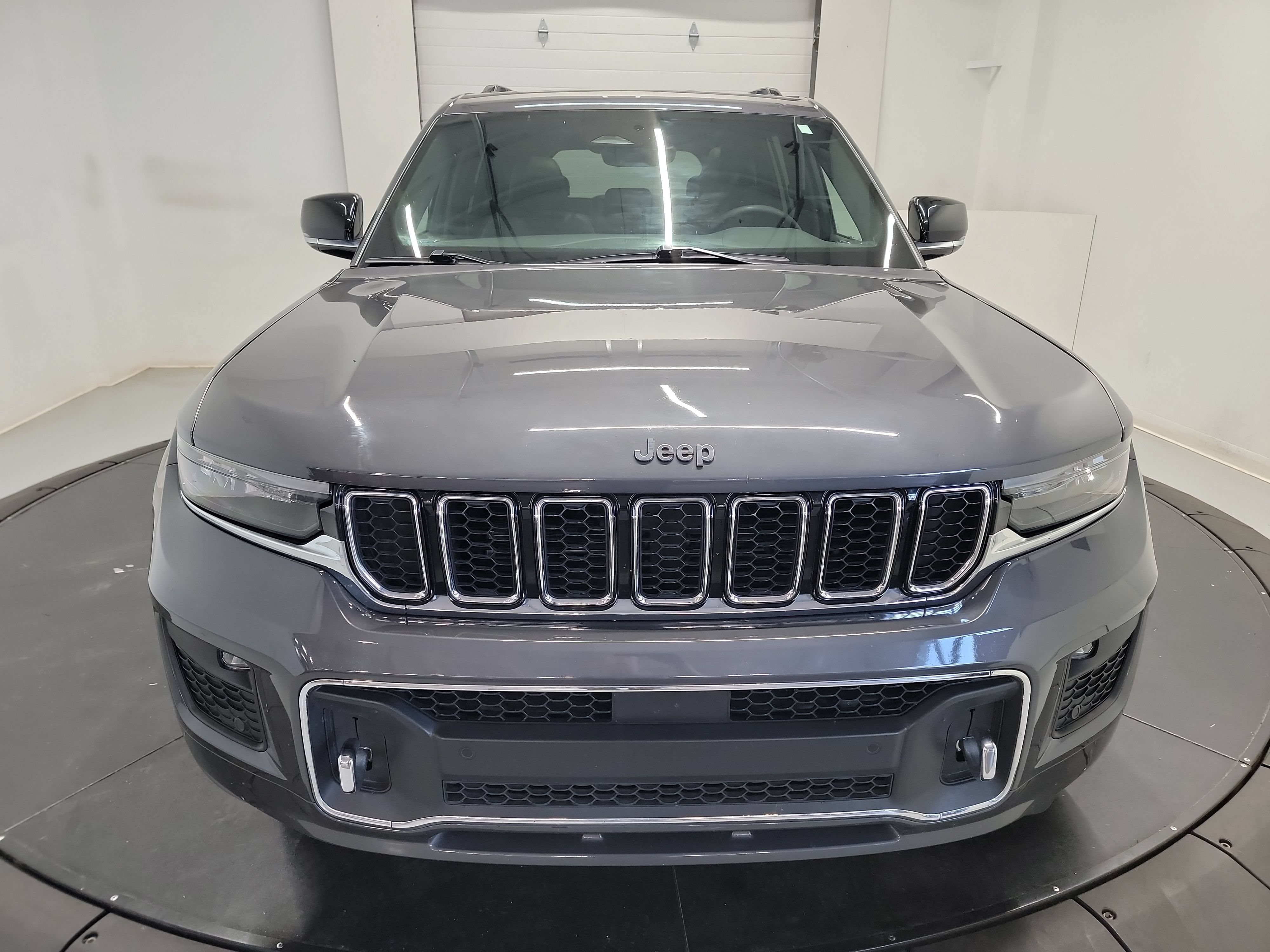 Used 2023 Jeep Grand Cherokee L Overland AWD/4WD image 2