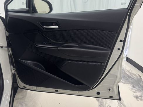 Used 2018 Toyota C-HR XLE FWD image 26