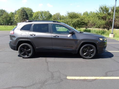 Used 2021 Jeep Cherokee Latitude Plus FWD image 2