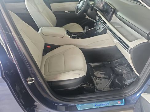 Certified 2025 Hyundai Tucson SE FWD image 10
