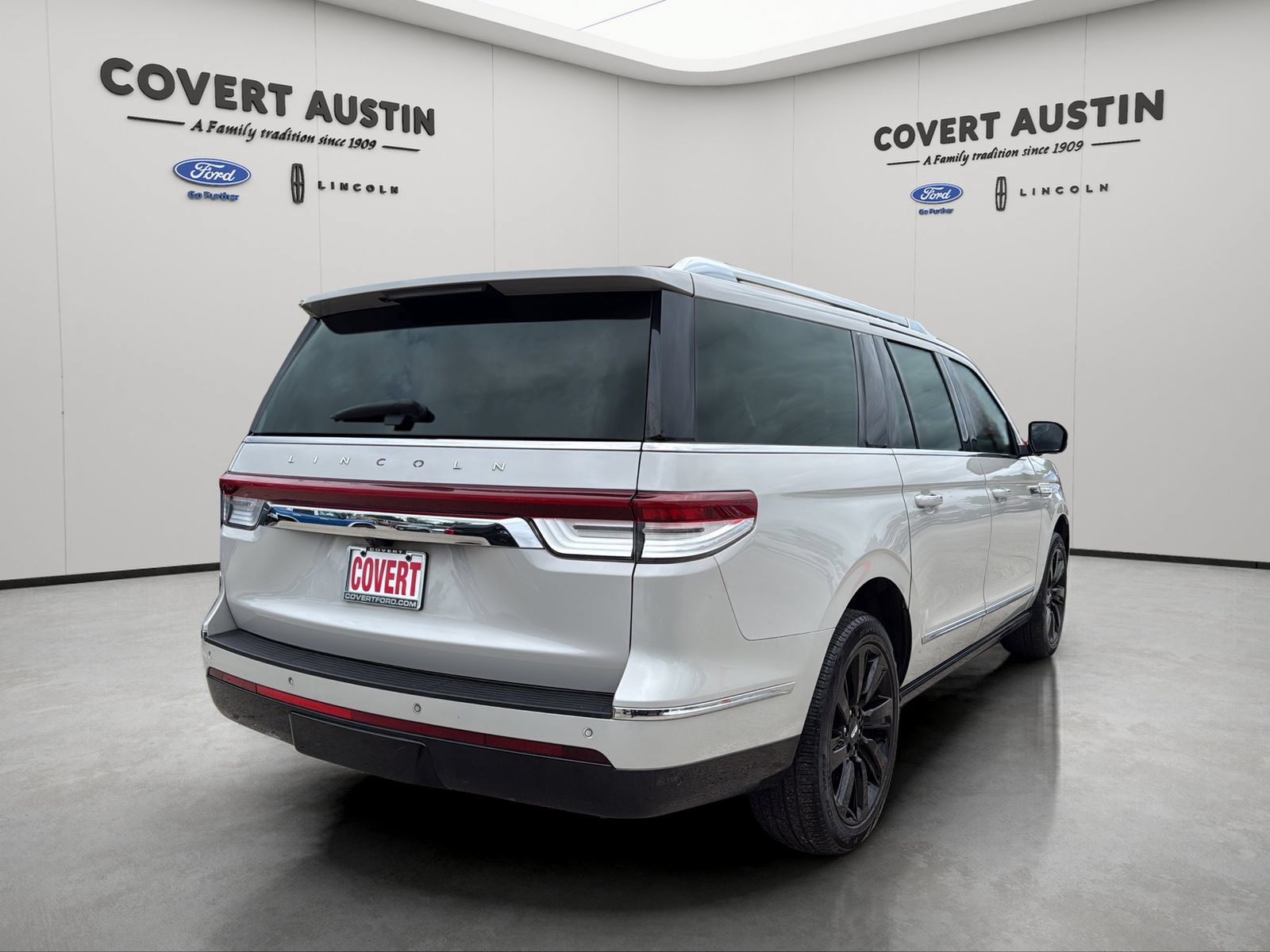 Used 2023 Lincoln Navigator L Reserve AWD/4WD image 5