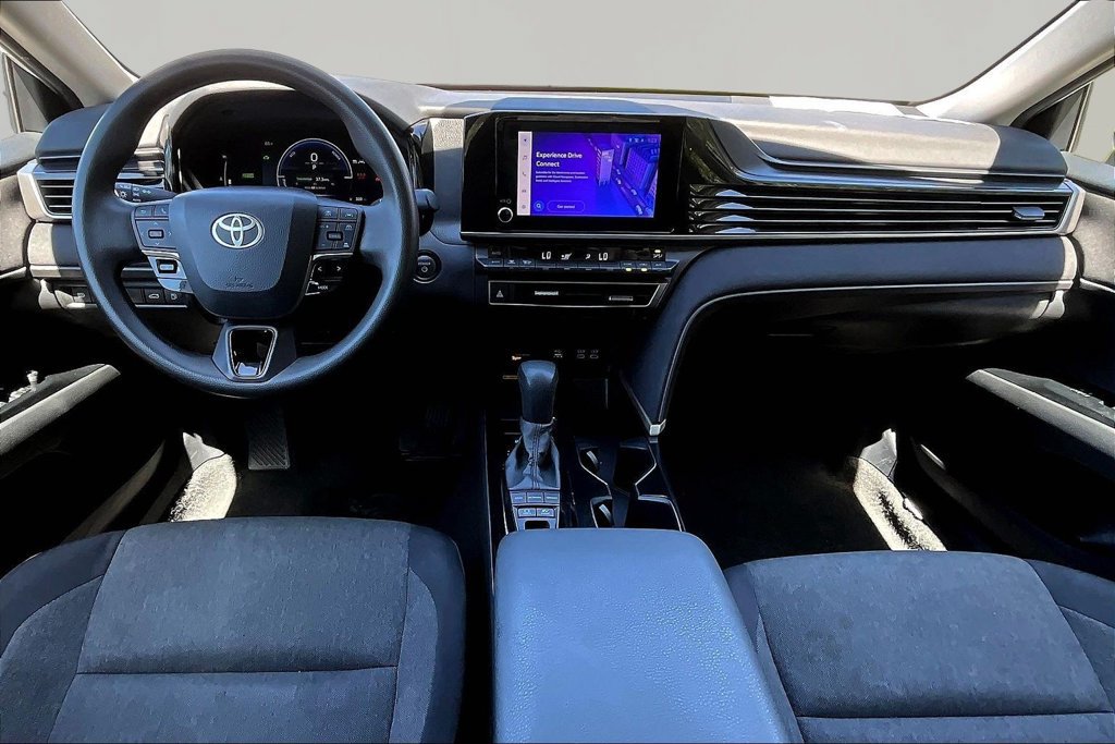 Used 2025 Toyota Camry LE FWD image 9
