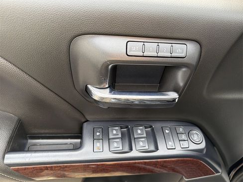 Used 2018 GMC Sierra 1500 SLT image 16