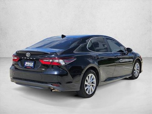 Used 2022 Toyota Camry LE FWD image 5