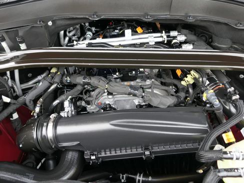 Used 2025 Ford Explorer ST-Line w/ Premium Package image 30