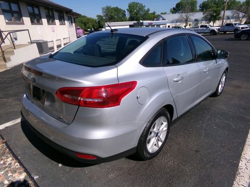 Used 2016 Ford Focus SE FWD image 3