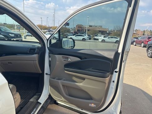 Used 2016 Honda Pilot Touring image 27
