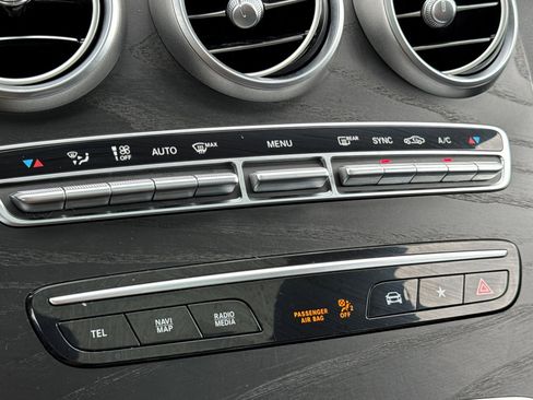 Used 2021 Mercedes-Benz GLC 300 4MATIC image 18