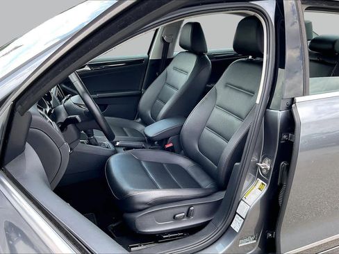 Used 2017 Volkswagen Jetta SEL FWD image 8