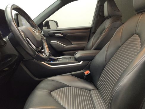 Used 2021 Toyota Highlander XSE image 17