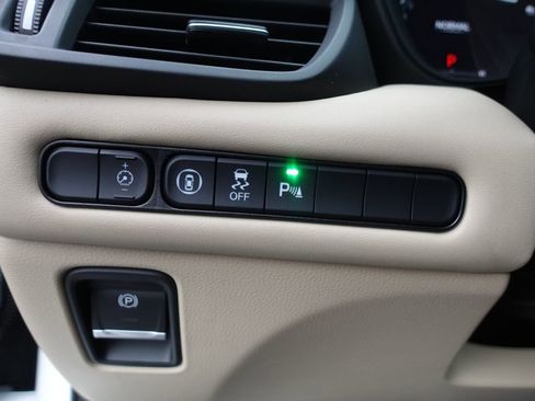 Certified 2025 Acura TLX w/ Technology Package image 16