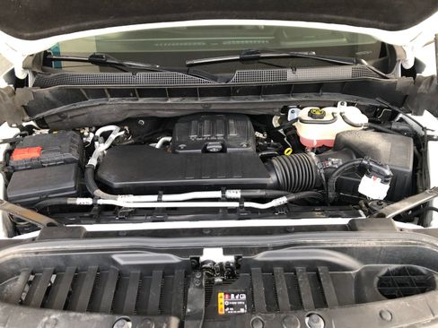 Used 2024 Chevrolet Silverado 1500 LT AWD/4WD image 3