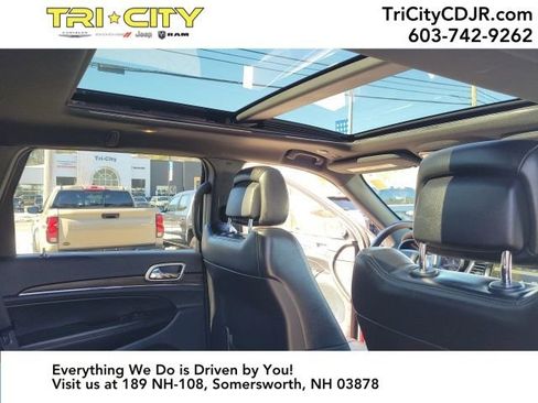 Used 2019 Jeep Grand Cherokee Limited w/ Luxury Group II image 30