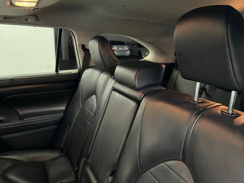 Certified 2021 Toyota Highlander XLE image 22