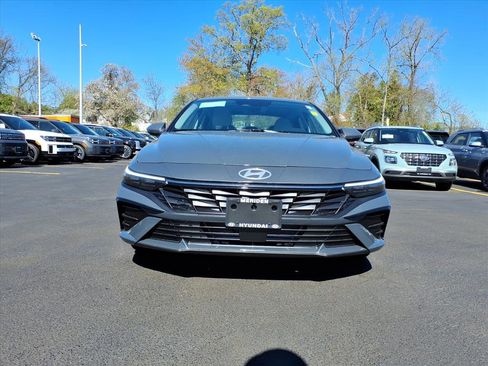 New 2026 Hyundai Elantra Limited FWD image 2
