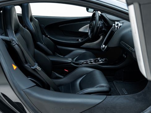 Used 2023 McLaren GT RWD image 32