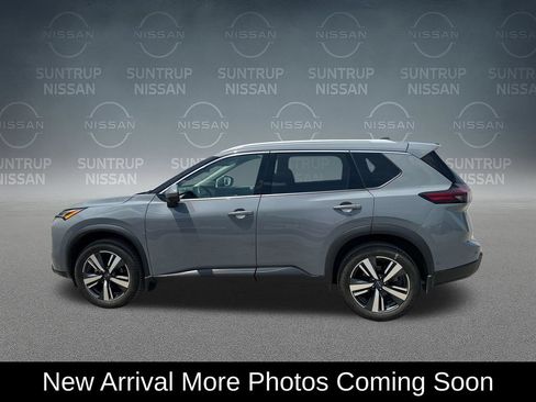 Used 2024 Nissan Rogue SL AWD/4WD image 3