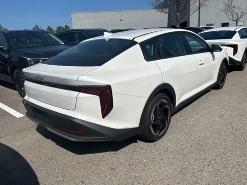 Used 2025 Kia K4 EX image 3