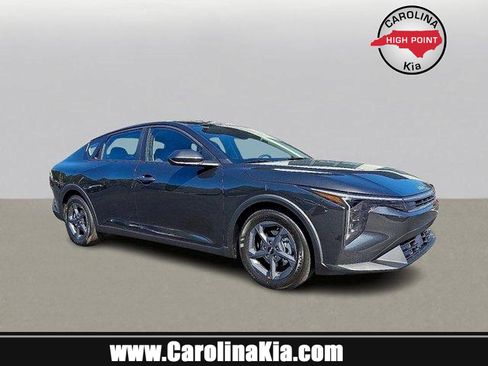 New 2025 Kia K4 LXS image 1